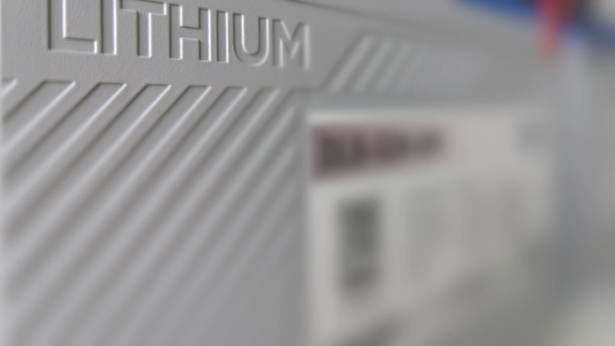 Batteries and battery modules